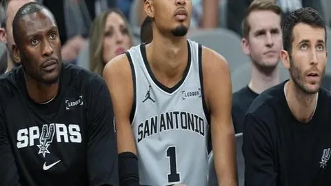 广东队客场击败中国香港，拜合拉木连下两城助力省港杯卫冕成功